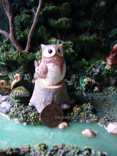 Pequeño búho en tocón de árbol TO 4622 jardín de hadas miniatura - Imagen 4 de 7