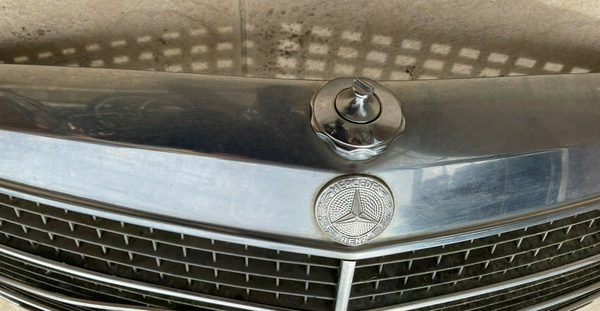Mercedes-Benz W114 W115 Front Grille Chrome | OE
