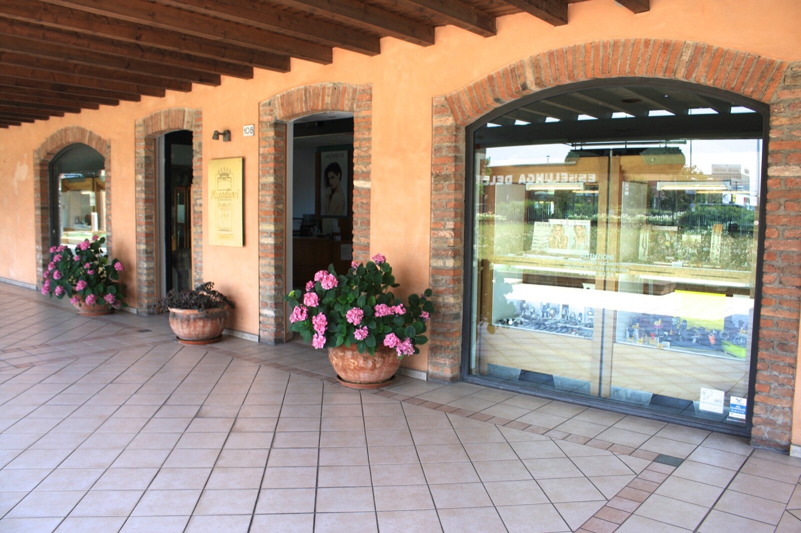 Foto 4 di 6