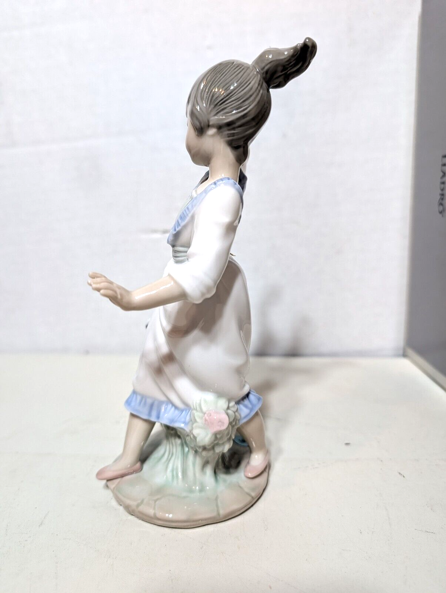 Lladro Wednesday's Child Girl w/ Dog Nina Miercoles 06016 Original