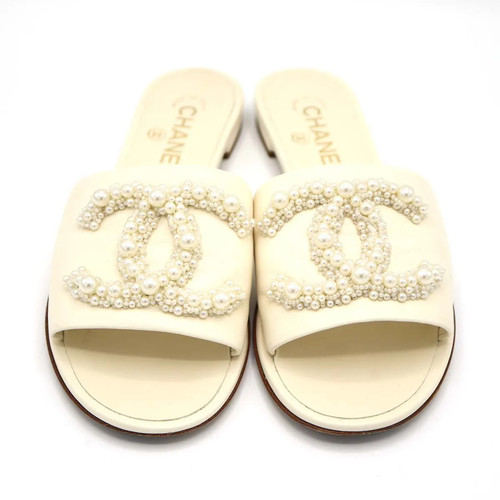 CHANEL faux pearl flat slippers sandals mules G34678 Ivory Lambskin Leather - Picture 2 of 24