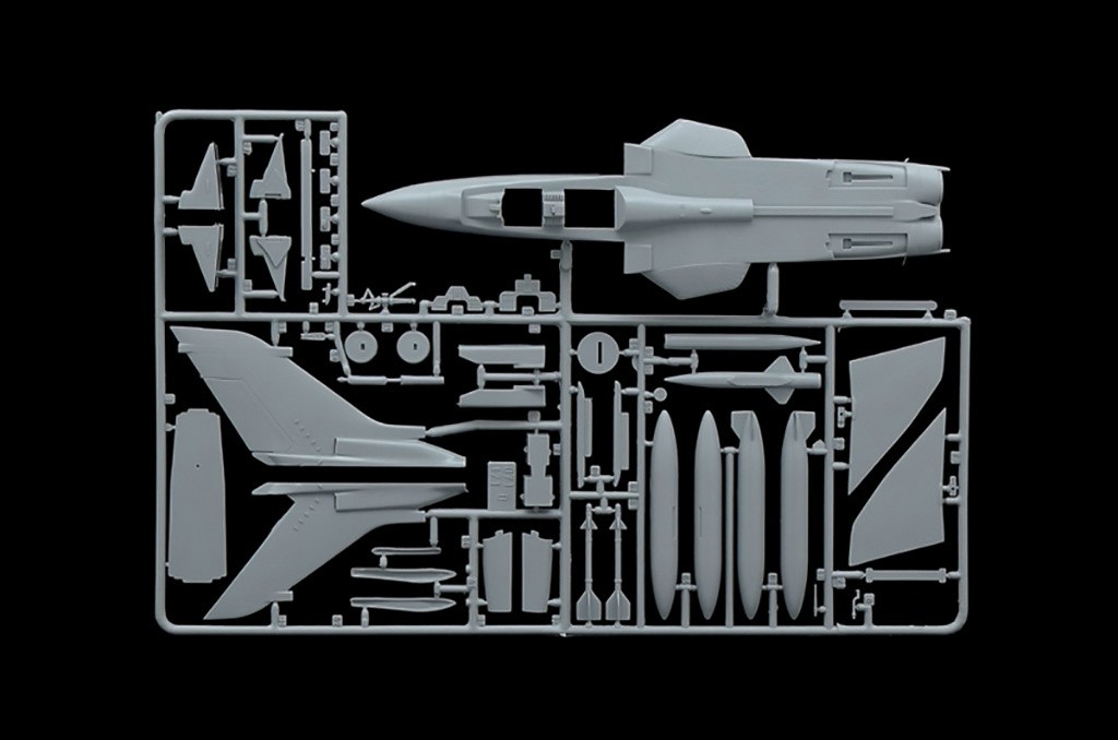 Italeri 1:72 TORNADO GR.1 RAF - Gulf War 25th Anniversary Plastic Model Kit