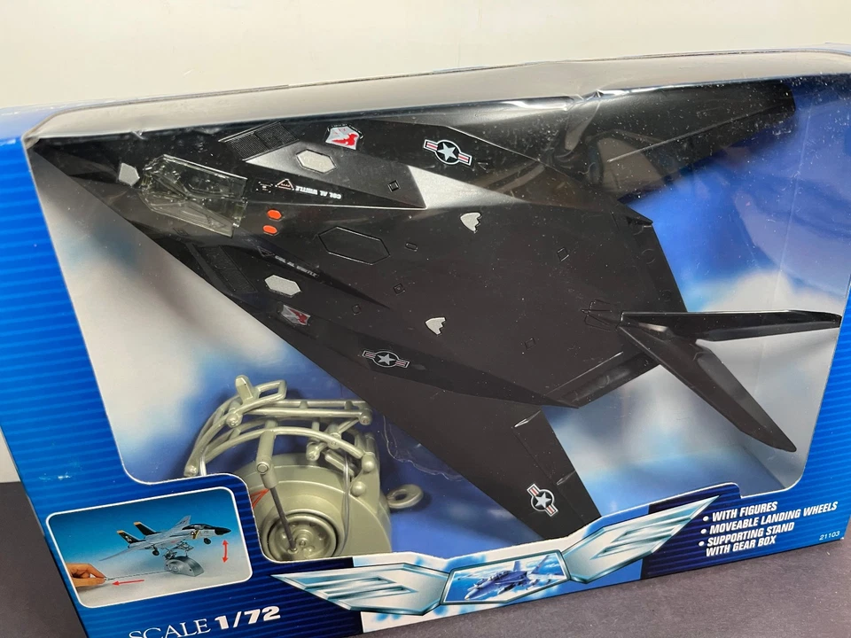 Новый самолет Ray Air-Plane F-117A GHOST Nighthawk масштаб 1:72 21103 - Изображение 2 из 4