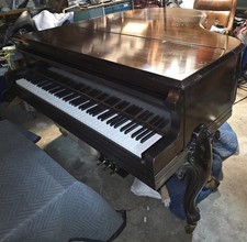 1915 Schulz Chicago Grand Piano, 88 Keys, Brown Wood Finish, 3 Pedals, Lid Prop