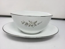 Noritake 6653 Marietta Gravy Boat with Attached Underplate
