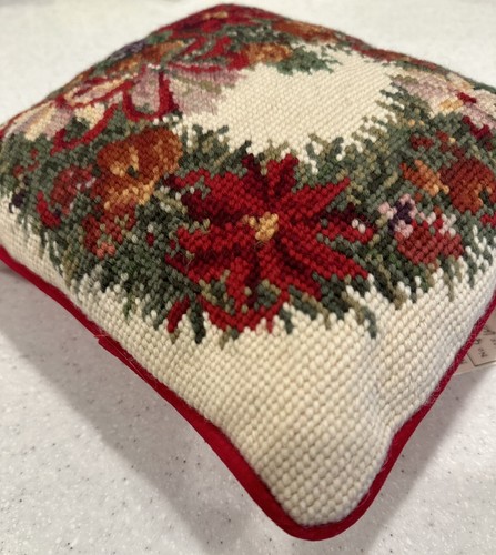 NEW Needlepoint Christmas Wreath Pillow 100% Wool & 100% Cotton Red Velvet - Picture 6 of 10