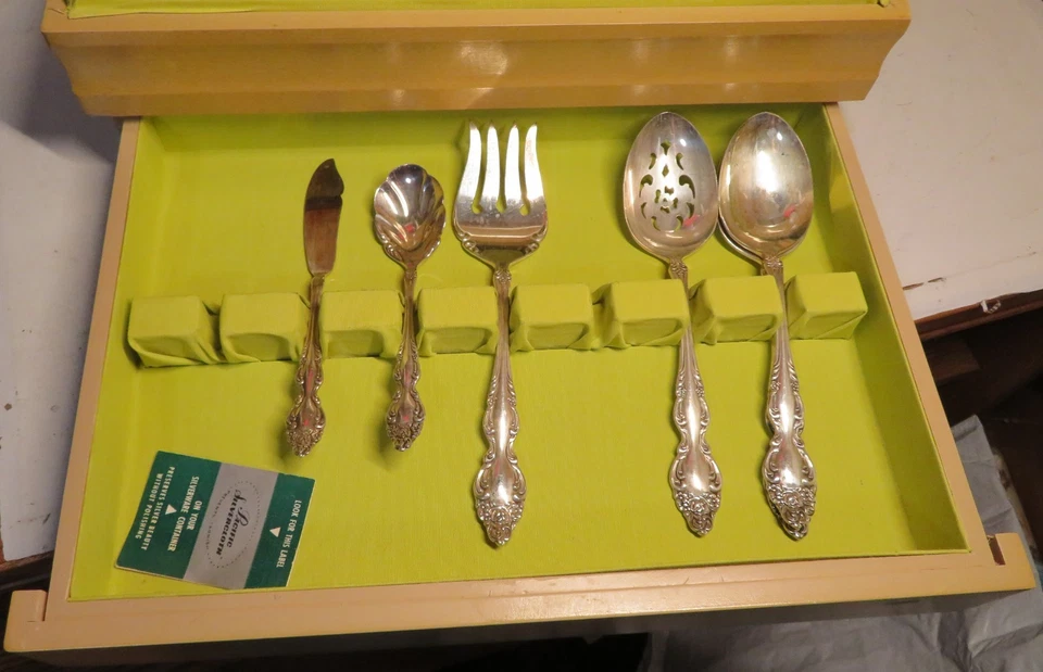 Vintage Oneida 1881 Rogers Baroque Rose Flatware Set & Box 60 Pc Silverplate 8pl - Image 4 of 4