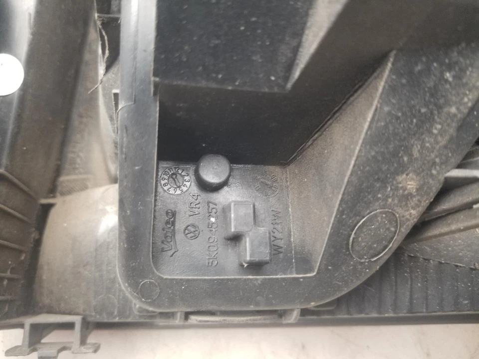 Volkswagen Golf Taillight Lamp Near Side Left Rear Outer Hatchback 2009 Mk6  - Image 3 of 4