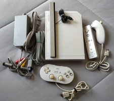 Nintendo Wii Console RVL-001 White Bundle Controllers, Nunchuks, Cords, tested