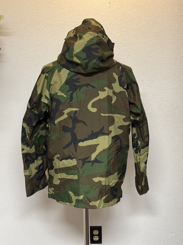 Chaqueta Militar Gortex Camuflada Hombre Mediana 44188D Excelente Estado - Imagen 3 de 4