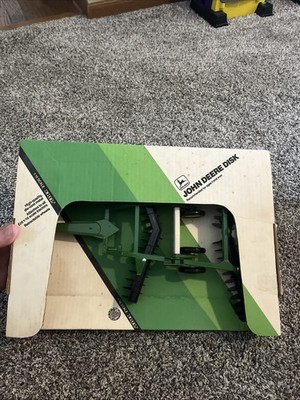 Vintage Ertl John Deere Disk #5602 1/16 Still In Box Great Condition 1990.