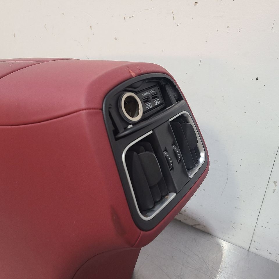 Maserati Levante 2022-2022 Center console Red