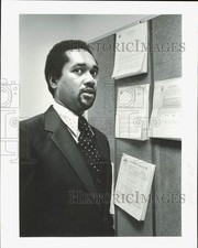 1987 Press Photo Perry Jones at Unemployment Boards, Anchorage Labor Office