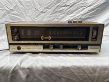 Soundesign Model 3933B AM FM Stereo Flip Clock SEE NOTES