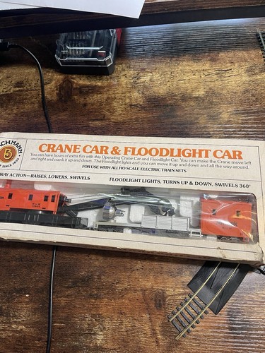 HO Scale Bachmann Amtrak Crane Car & Floodlight Car #1446 & # 1447 - Picture 10 of 13