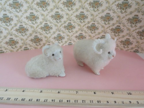 Fuzzy weiße Kidskin Widder (2) Miniatur Tierfiguren größte 2-3/4" groß - Bild 2 von 5