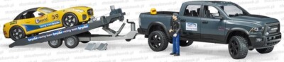 BRUDER - DODGE RAM 2500 Power Wagon mit Anhänger und Roadster Racing Teamauto...