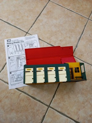 Vintage Britains Pine Lodge Reitstall Kunststoff Maßstab 1:32 sehr guter Zustand aufgebaut