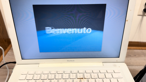 Apple MacBook A1181 13.3" Laptop - white 2006, tested and works - Film 1 z 1