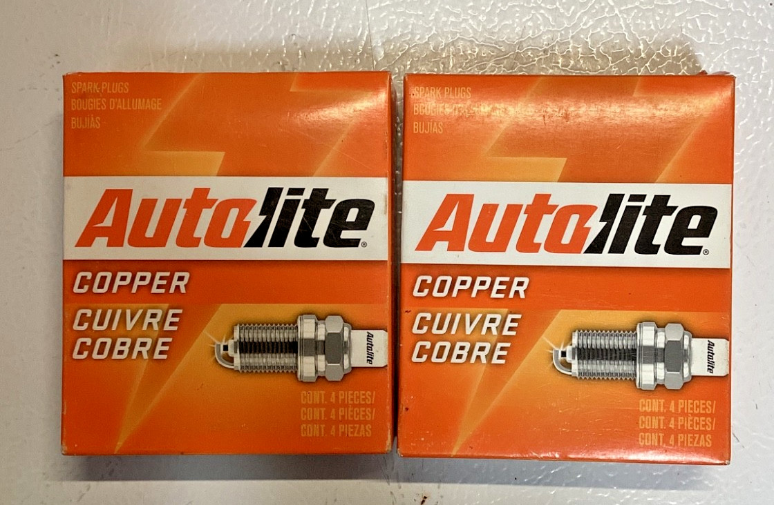 NEW 10 pc Autolite Copper Core 104 Spark Plugs