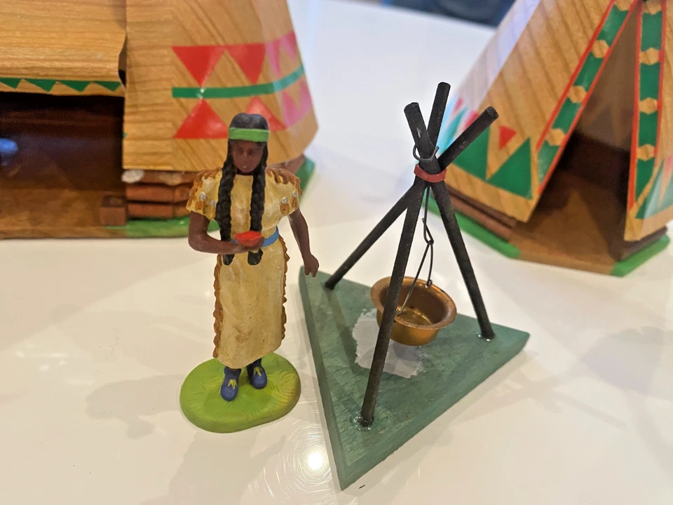 Juego de 40 piezas Britains Herald Indian Village 4729 Elasolin Maiden años 60 54 mm VIDEO Foto 4 de 4