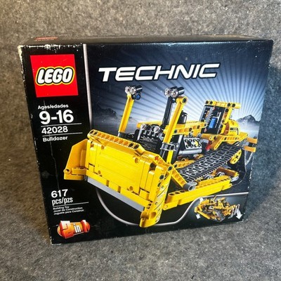 LEGO Technic 42028 Bulldozer 2-in-1 Retired 617pc Set 2014 Brand New