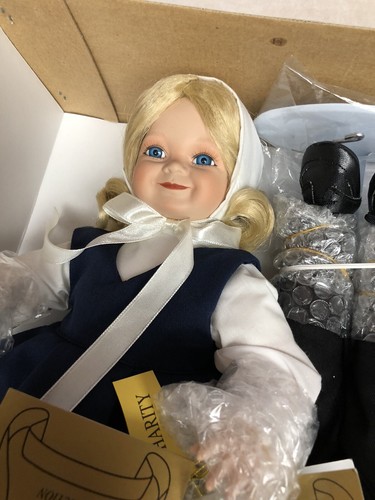 Seymour Mann Amish Joshua & Charity In Box New Porcelain - Picture 2 of 11