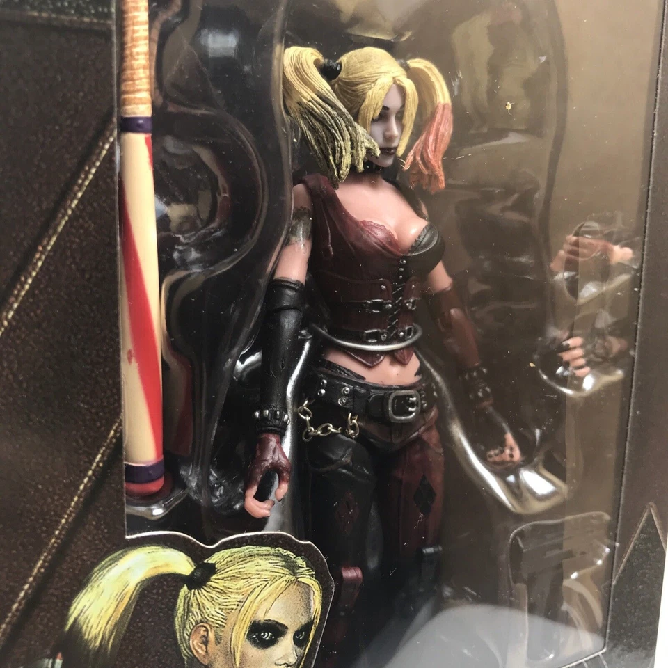 Figura de acción Harley Quinn 7" NECA Batman Arkham City Toys R Us exclusiva nueva Foto 3 de 4