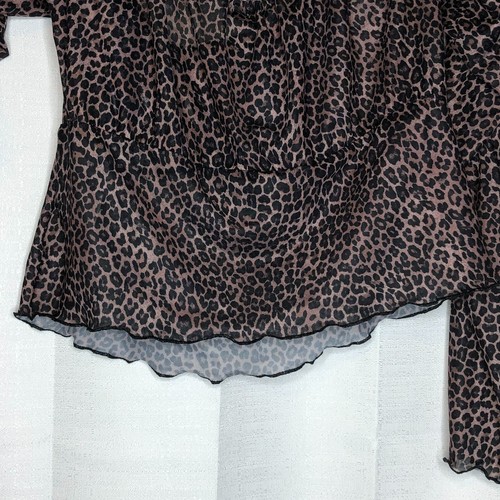 Blusa recortada para mujer con estampado de leopardo grande motel - Imagen 9 de 11