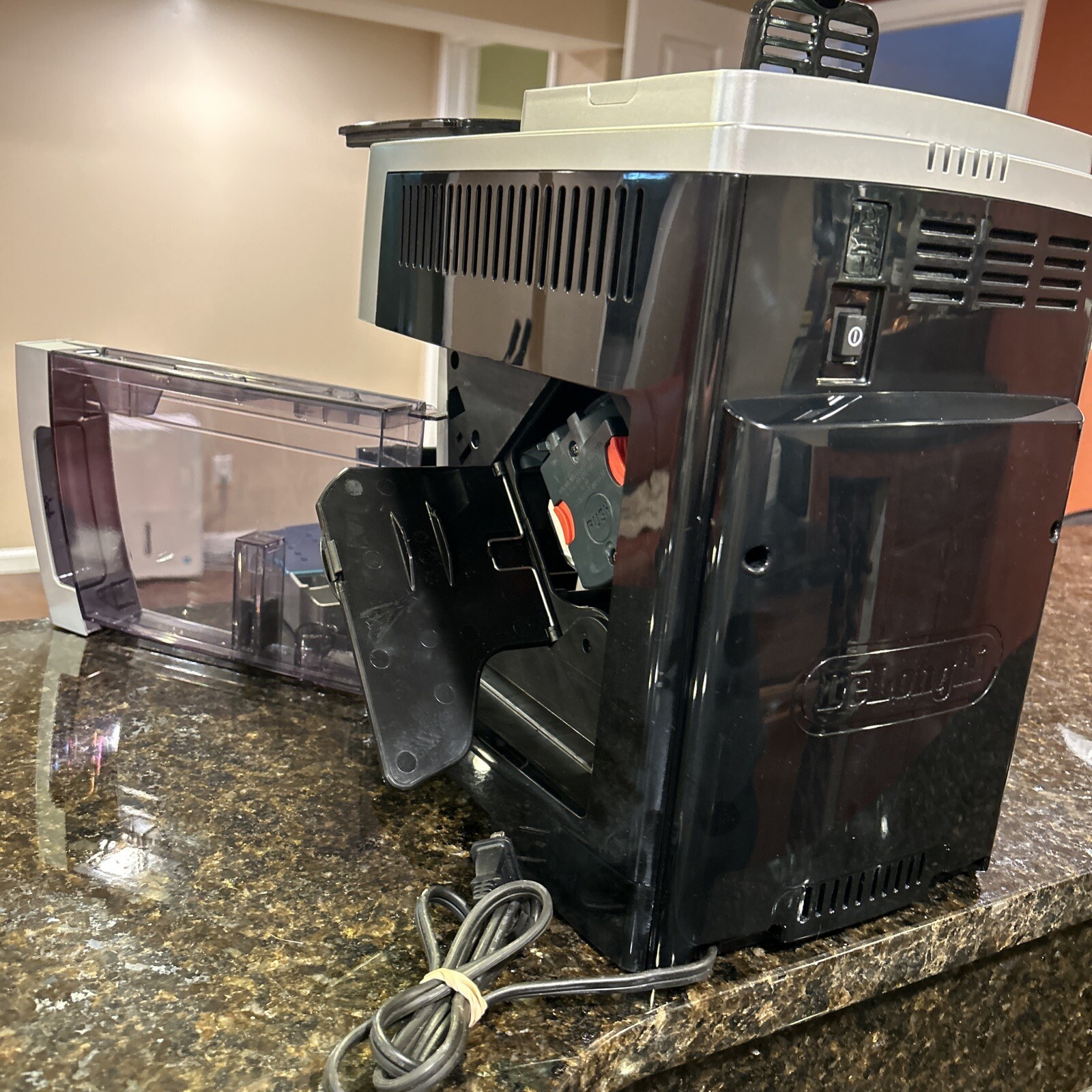 Delonghi ECAM22110SB Magnifica XS Espresso Machine. Seller refurbished