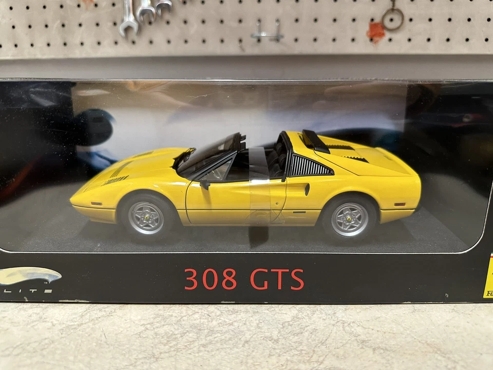 Ferrari 308 GTS 1982 HOT WHEELS ELITE 1/18 P9908 1/5000 Edizione Limitata - Immagine 2 di 4