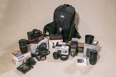 Zum Verkauf steht ein Canon EOS 7D Set der Extraklasse!