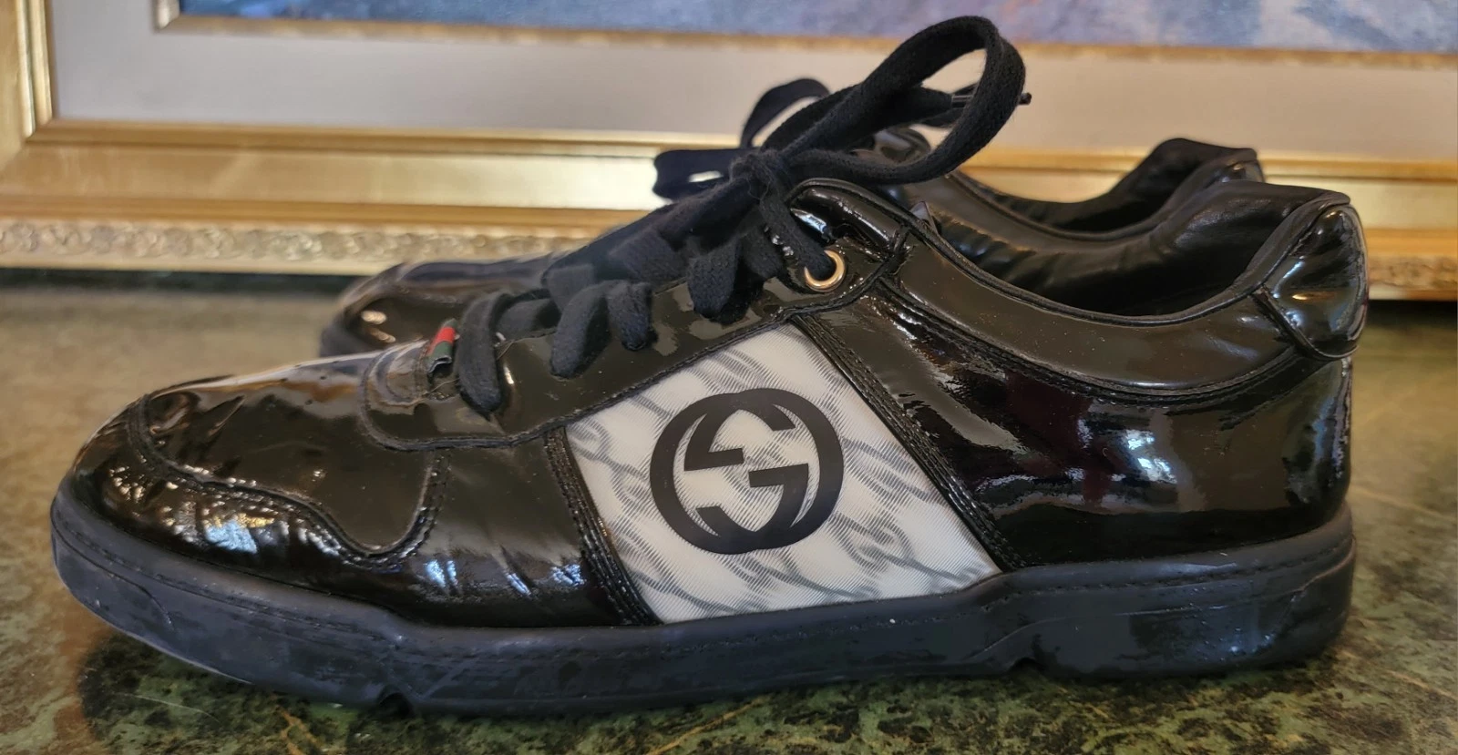 Authentique baskets homme GUCCI cuir verni noir logo hologramme GG excellent état taille 10 G