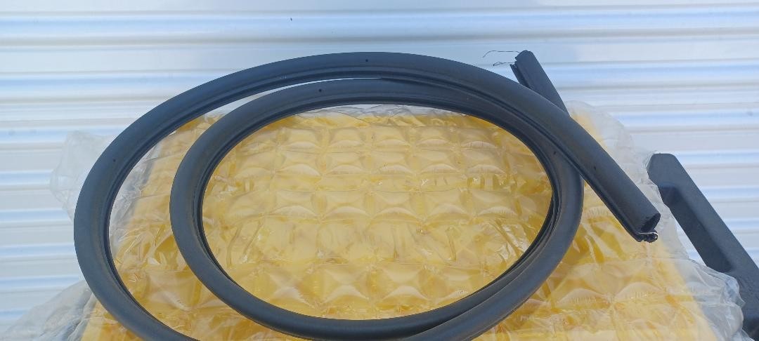 Ferrari Door Seal. Rubber. Felt. 308 GT4. 365GTC4.Many Other Models. All (NEW)