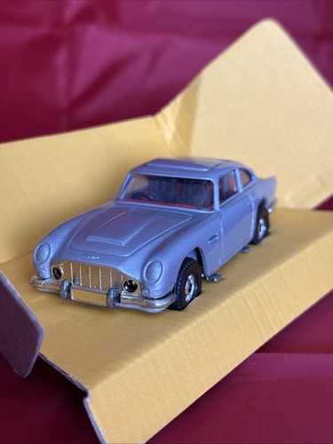 1986 Corgi Die-Cast James Bond Aston Martin DB5 C271/1 w/Box - British Made - Picture 2 of 3