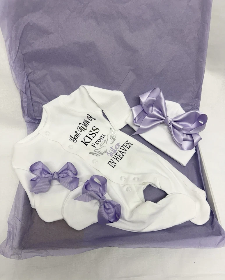 Baby Schlafanzug Mütze Handschuhe Box Set personalisiert jede Person mit Kuss Schleifen gesendet