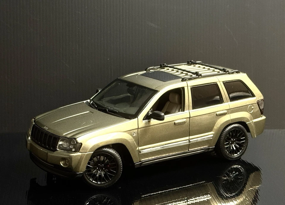 2005 Street Jeep Grand Cherokee 5.7 Kodeblake Custom 1/18 - Image 3 of 4
