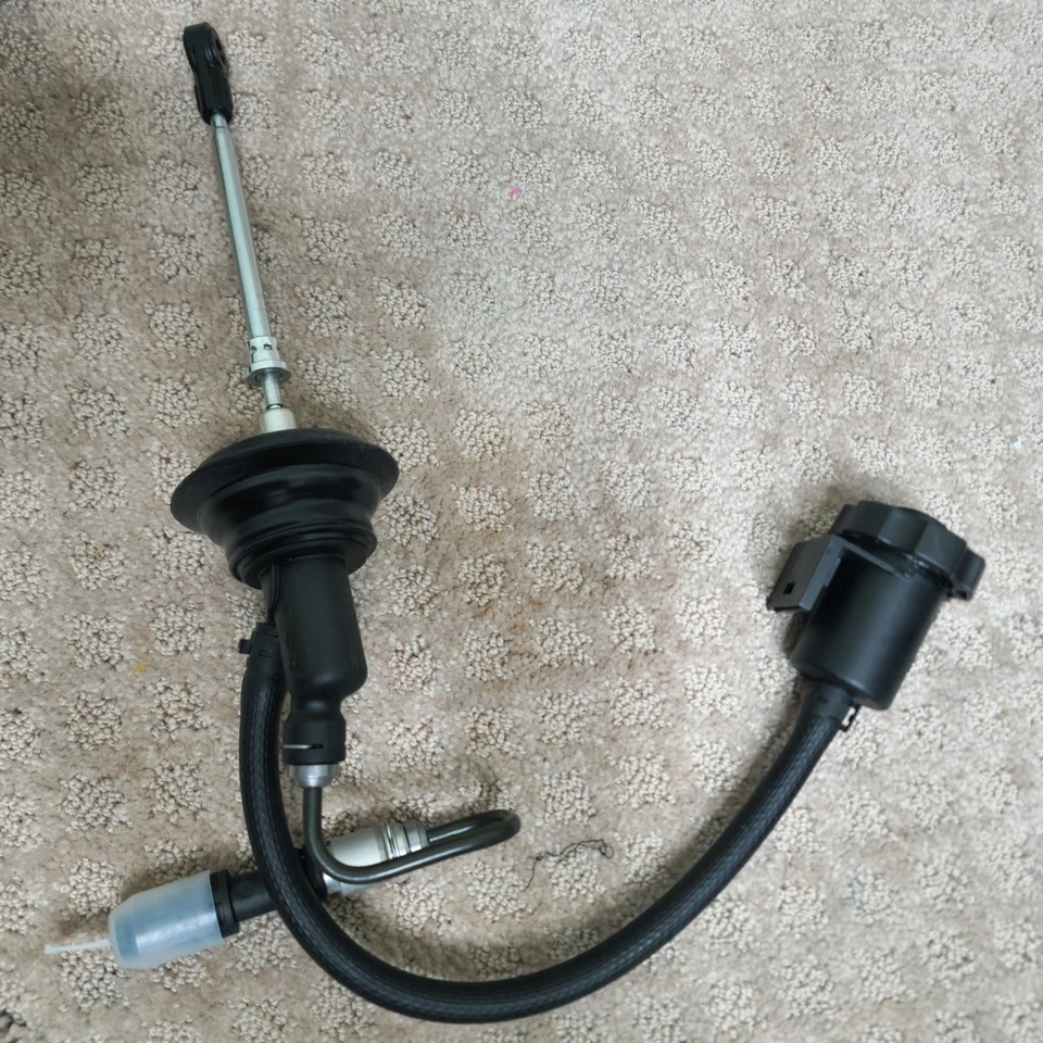 Cilindro maestro de embrague pre-sangrado con línea de depósito para Ford Ranger Explorer Mazd Foto 2 de 2