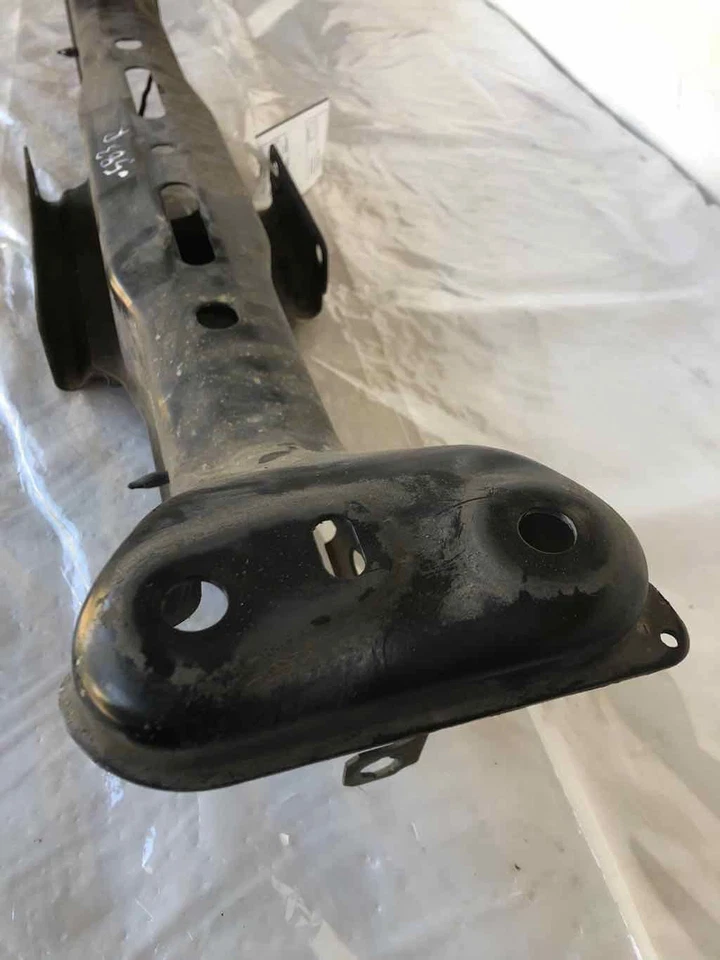 Barra de amortiguador de impacto de refuerzo de parachoques trasero Saturn S Series SL1 2002 FABRICANTE DE EQUIPOS ORIGINALES Foto 2 de 4