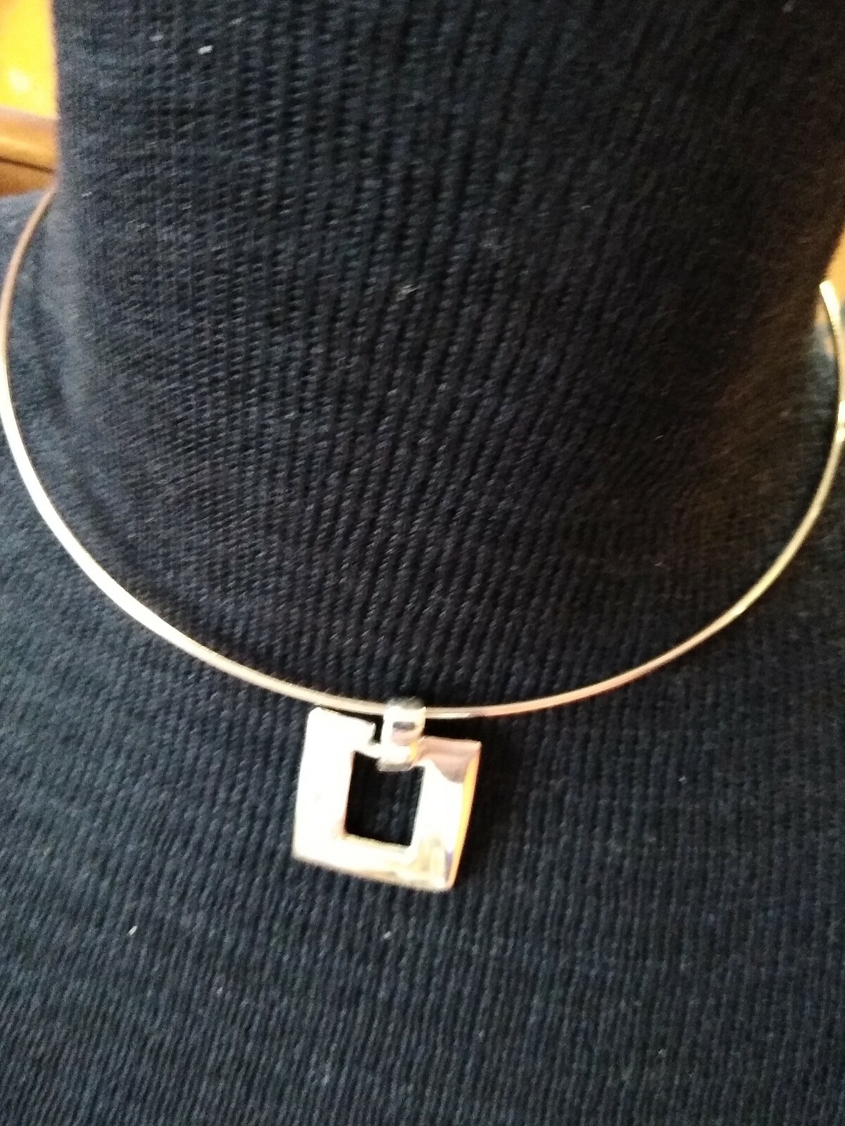 THIN SILVER TONE COLLAR WITH FLOATING FLAT SQUARE… - image 2