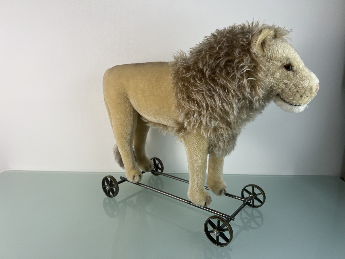 シュタイフ　ライオン　アンティーク Steiff 400445 Lion on Wheels 1909 Replica 54.5cm Long / 21.6
