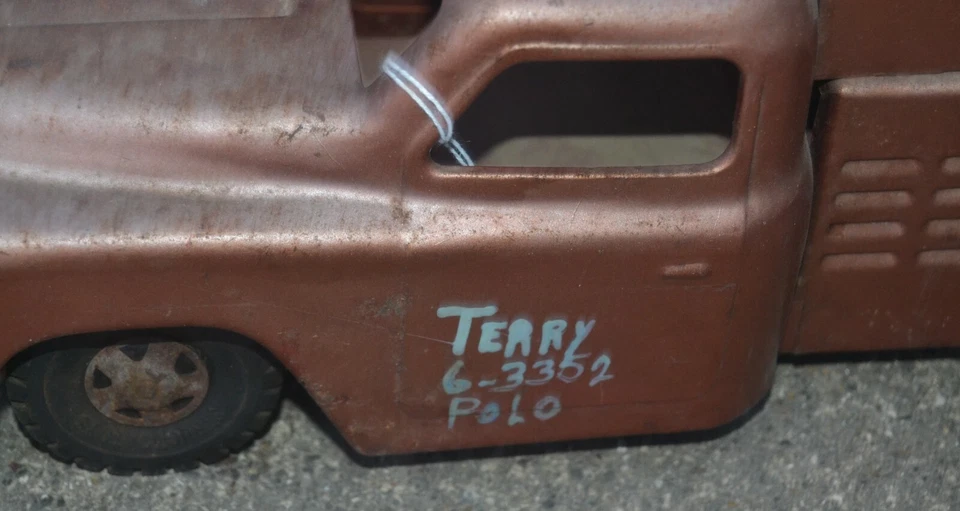 Camión mezclador de cemento de concreto Structo de 10 ruedas listo para mezclar Foto 2 de 4