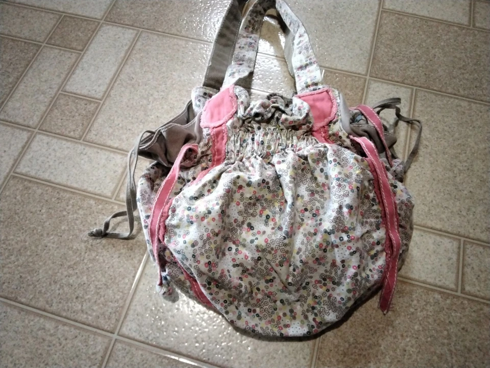 Bolso de Hombro Estilo Cubo Thiry-One con Cierre de Cordón Floral Boho  Foto 4 de 4