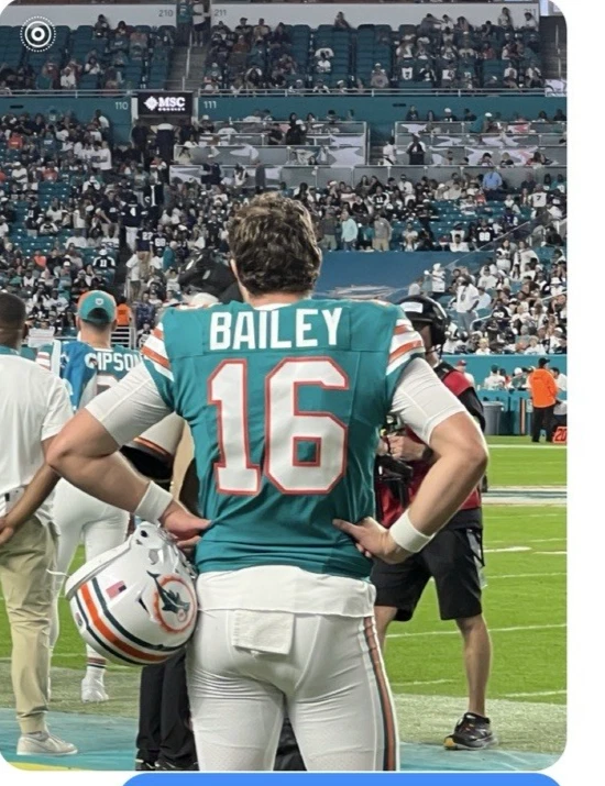 MIAMI DOLPHINS VS TAMPA BAY BUCCANEERS  12/28  1:00 PM SW SIDE LINE FIELD PASS - Image 3 of 4