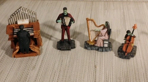 Juego de accesorios musicales Munsters Hawthorne Village Munster - Imagen 2 de 11