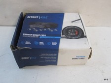 Detroit Axle P-914 Front Disc Brake Pad Set