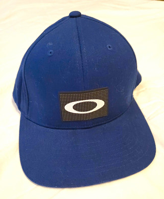 Oakley Men s Flexfit Fitted Baseball Cap Stretch Solid Blue L/XL