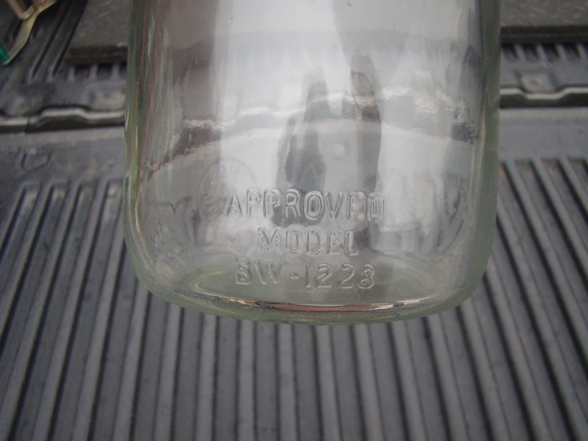 Vtg 1920's One Liquid Quart Glass Motor Oil Bottle Model BW 1228 w