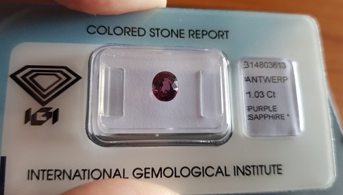 IGI Certified 1.03 carat Natural Reddish Purple Transparent Oval Cut Sapphire - Picture 3 of 11