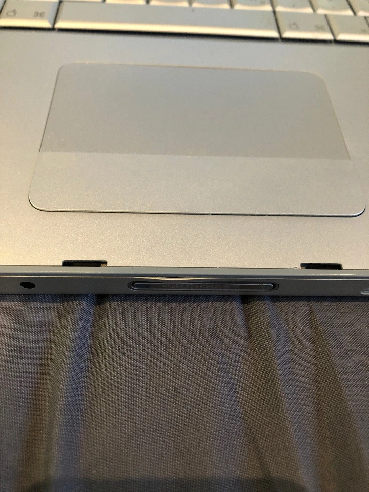 2006 15 Inch Macbook Pro 2,2 2.33Ghz, 2GB RAM - Image 2 of 4